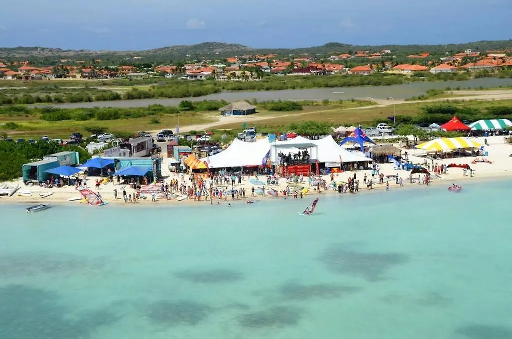 פאלם ביץ' Sandcastle Beach Apartments בית הארחה